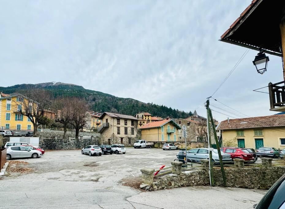 T2 Pour 4 Personnes Au Coeur De St Martin Vesubie Avec Parking Public Devant Appartamento Saint-Martin-Vésubie