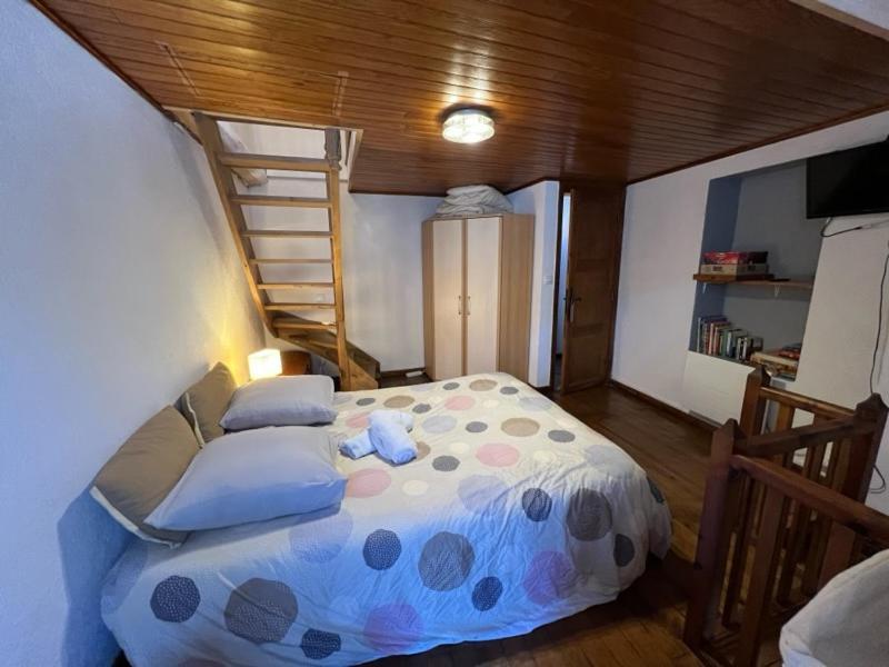 T2 Pour 4 Personnes Au Coeur De St Martin Vesubie Avec Parking Public Devant Appartamento *